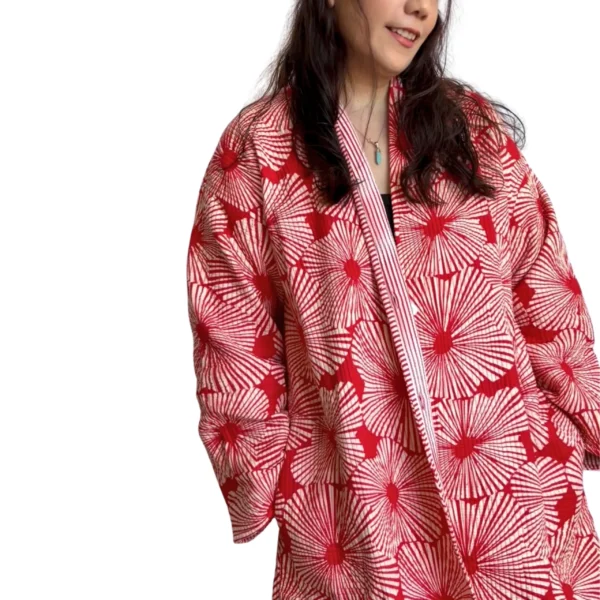 Selene Jacket, Color rojo brillante con flores