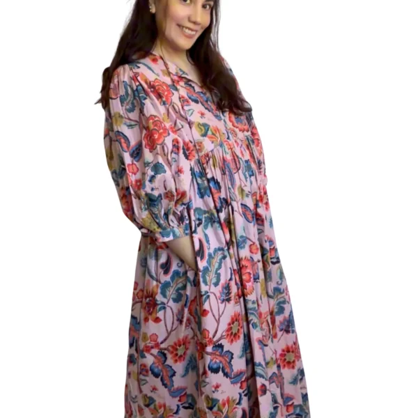 1 Shakti dress, Color palo de rosa con flores