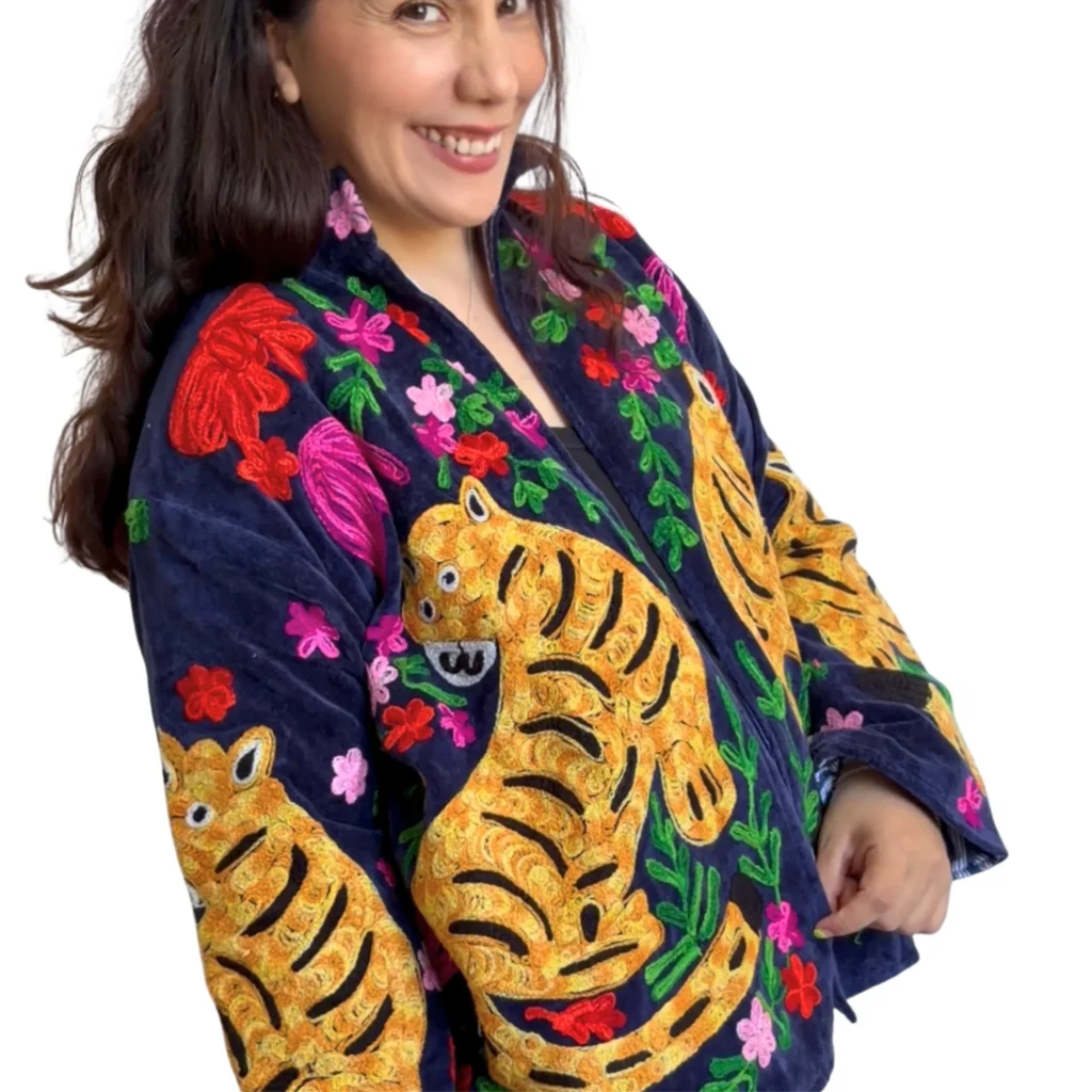 Lakshmi Jacket. Color azul marino con tigres de bengala