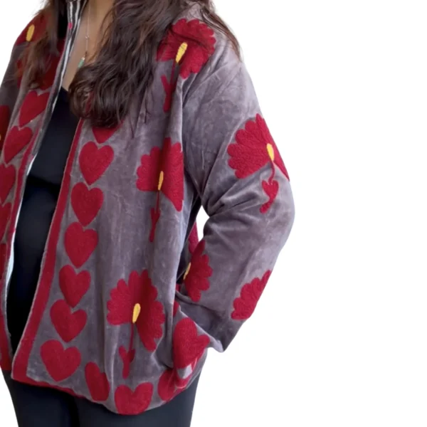 15 Lakshmi Jacket. Color gris con corazones y abanicos
