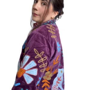 Lakshmi Jacket. Color berenjena con conejos