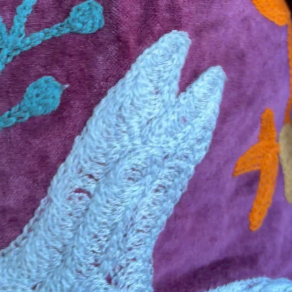 27 Lakshmi Jacket. Color berenjena con conejos