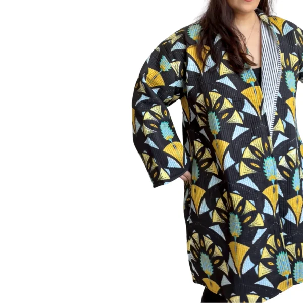 3 Selene Jacket. Color negro con abanicos