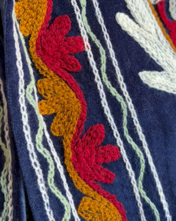 4 Lakshmi Jacket. Color azul rey y rojo