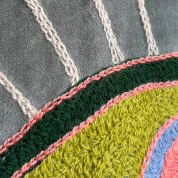 45 Lakshmi Jacket. Color sage con ojo protector
