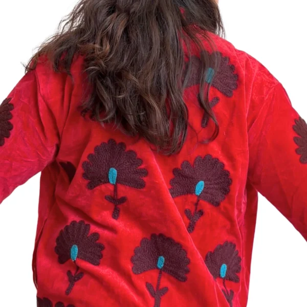 49 Lakshmi Jacket. Color rojo cereza con abanicos