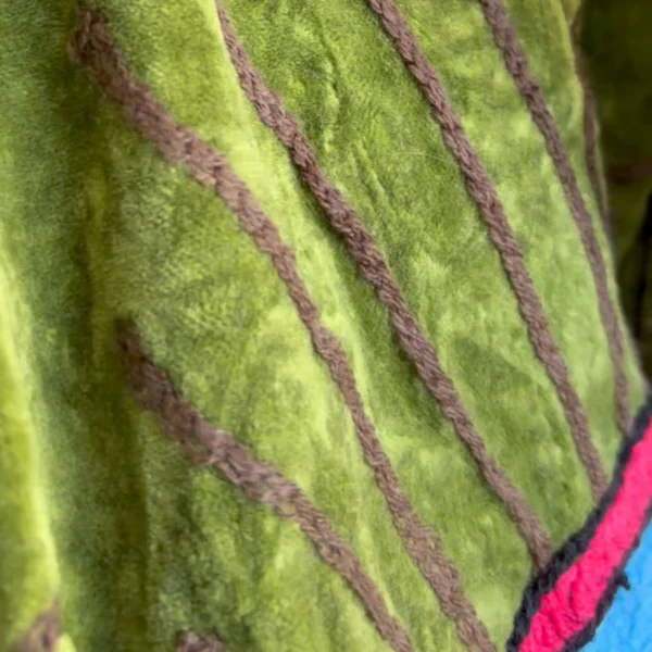 5 Lakshmi Jacket. Color verde manzana con ojo protector