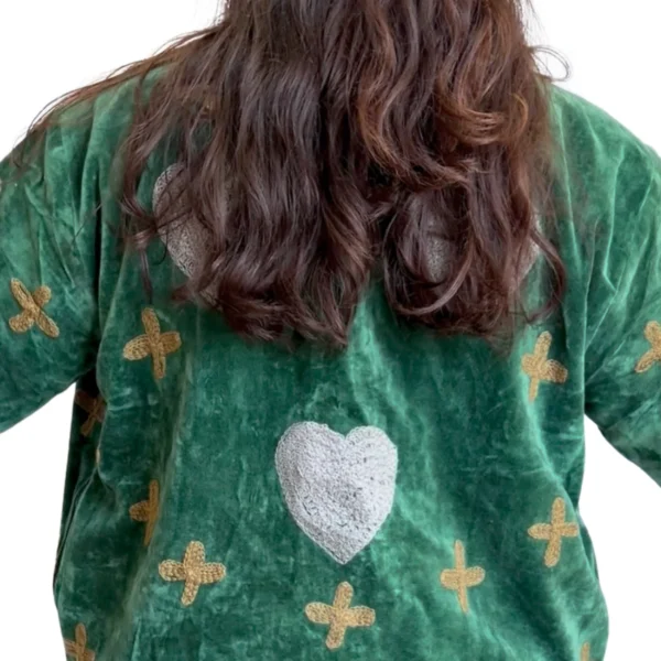 5 Lakshmi Jacket. Color verde pino con corazones