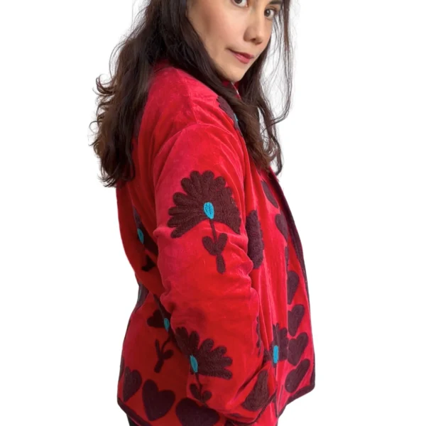 50 Lakshmi Jacket. Color rojo cereza con abanicos