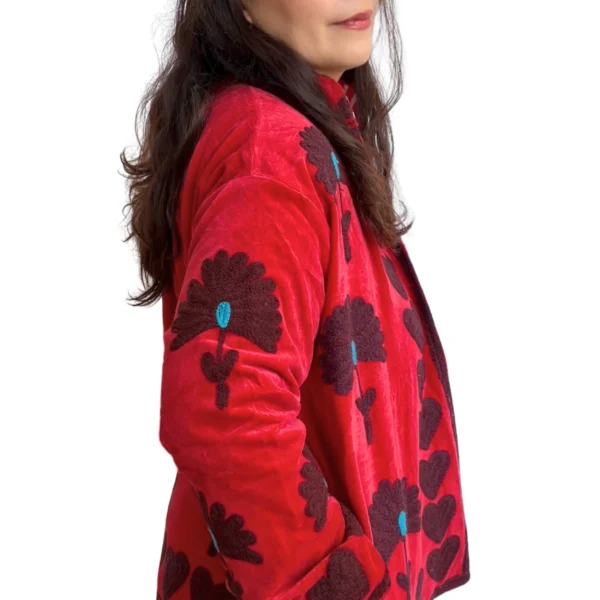 51 Lakshmi Jacket. Color rojo cereza con abanicos