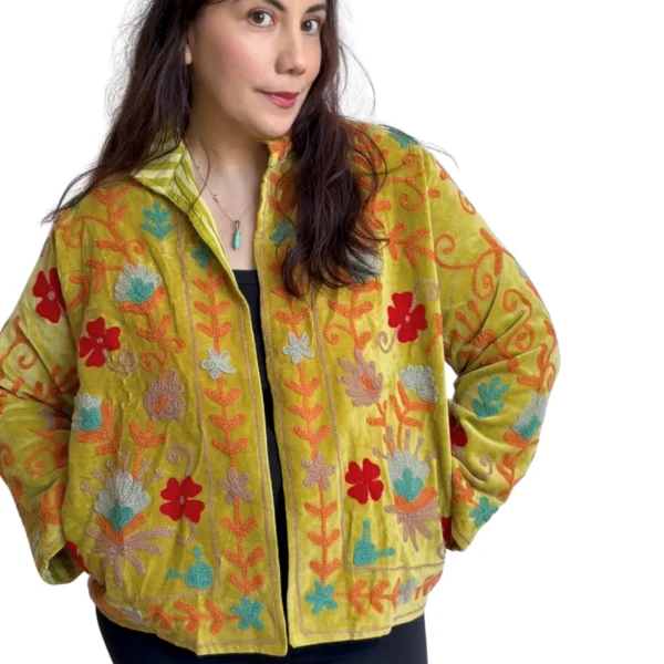 6 Lakshmi Jacket. Color mostaza con flores