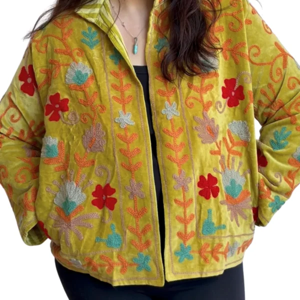 8 Lakshmi Jacket. Color mostaza con flores